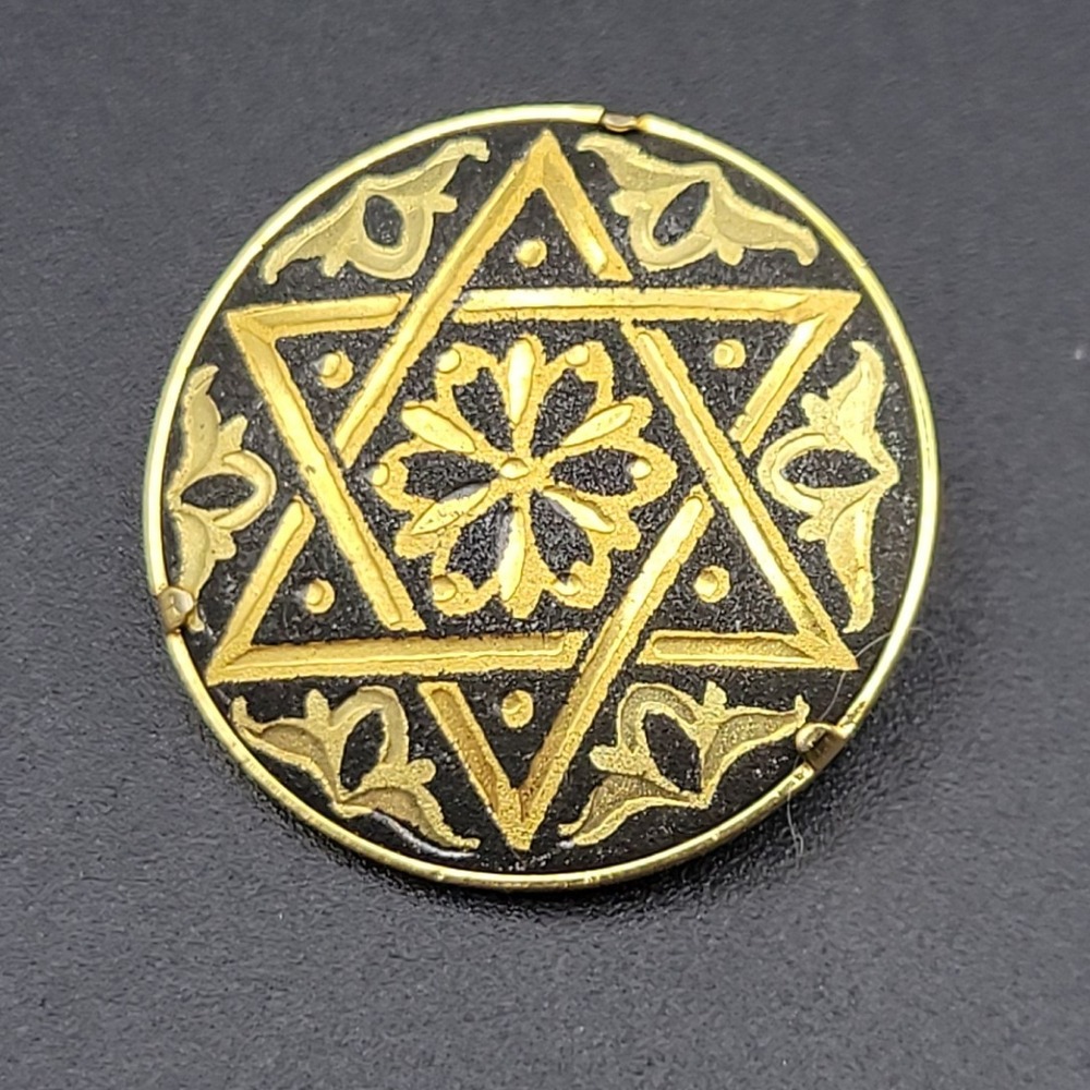 Vintage Star of David Gold Tone Enamel Round Brooch‎ 1 Inch Size Cottagecore